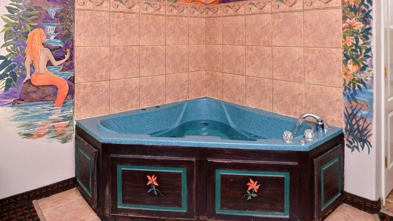 Americas Best Value Inn & Suites San Benito, room with private jacuzzi, photo 2