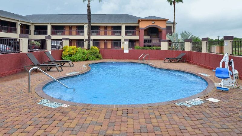 Americas Best Value Inn & Suites San Benito, room with private jacuzzi, photo 7
