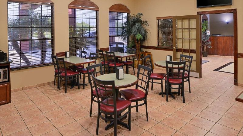 Americas Best Value Inn & Suites San Benito, room with private jacuzzi, photo 8
