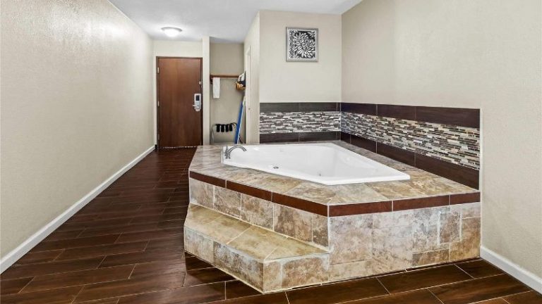 Baymont By Wyndham Port Arthur/groves Area