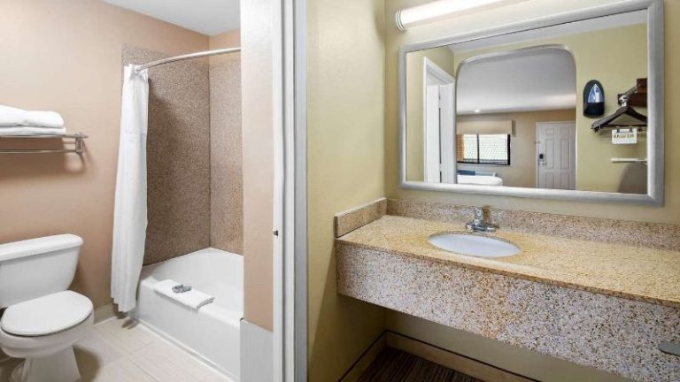 Best Western Cedar Inn