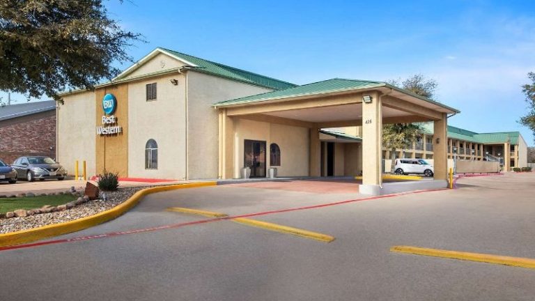 Best Western Cedar Inn