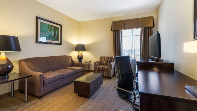 Best Western Plus Lytle Inn & Suites