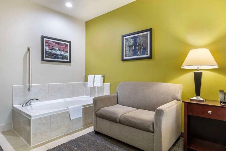 Best Western Plus Mansfield Inn and Suites