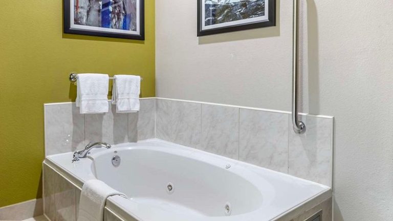 Best Western Plus Mansfield Inn and Suites