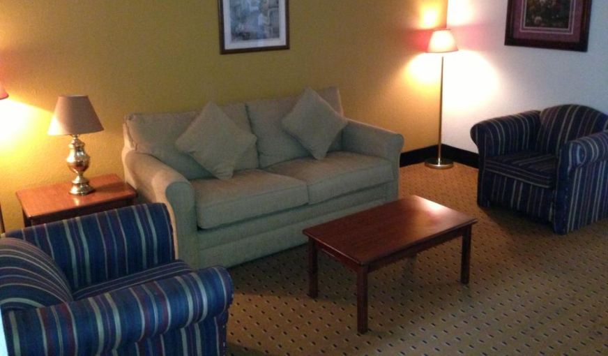 Brentwoodinn & Suites, room with private jacuzzi, photo 6