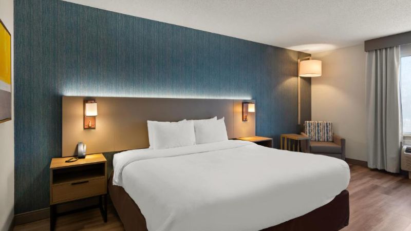 Comfort Inn & Suites Ashland – Richmond North, room with private jacuzzi, photo 2