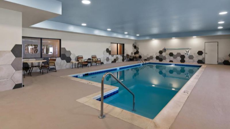 Comfort Inn & Suites Ashland – Richmond North, room with private jacuzzi, photo 6