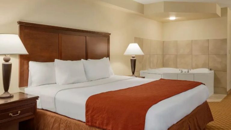 Country Inn & Suites by Radisson, Chester, VA