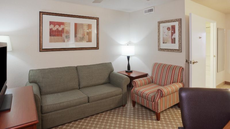 Country Inn & Suites by Radisson, West Valley City, UT, room with private jacuzzi, photo 3