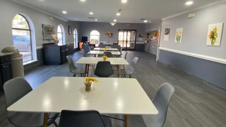 Days Inn & Suites by Wyndham Winnie