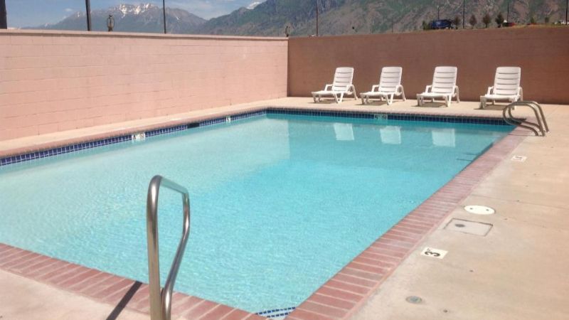 Days Inn by Wyndham Springville, room with private jacuzzi, photo 6