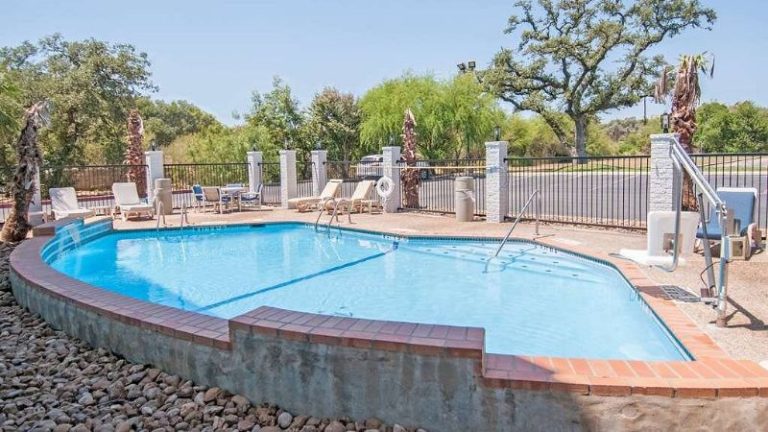 Days Inn by Wyndham Suites San Antonio North/Stone Oak