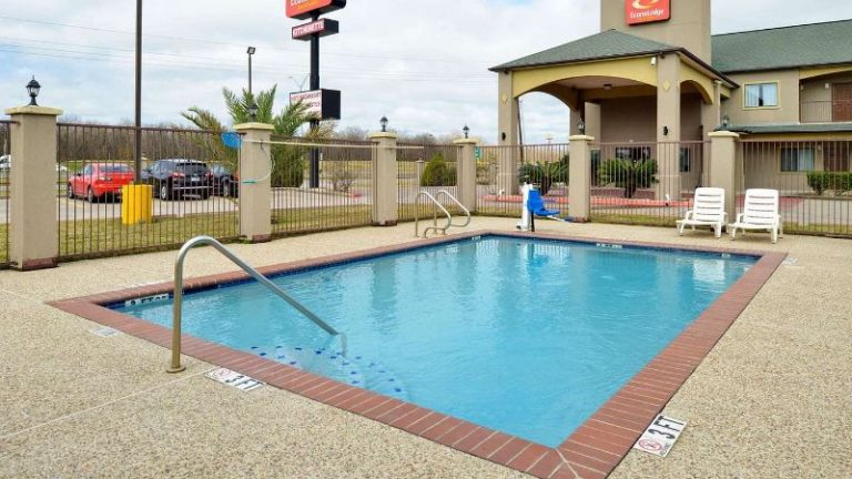 Econo Lodge Inn & Suites Port Arthur Near Sabine Pass