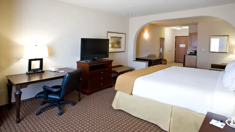Holiday Inn Express & Suites Kingsville, an IHG hotel
