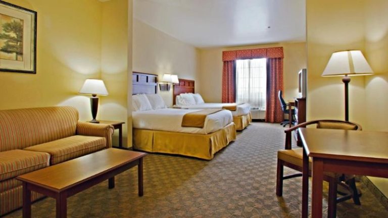 Holiday Inn Express & Suites Levelland, an IHG hotel