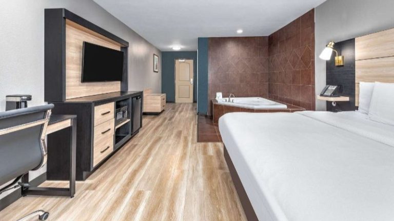 La Quinta by Wyndham Woodway – Waco South