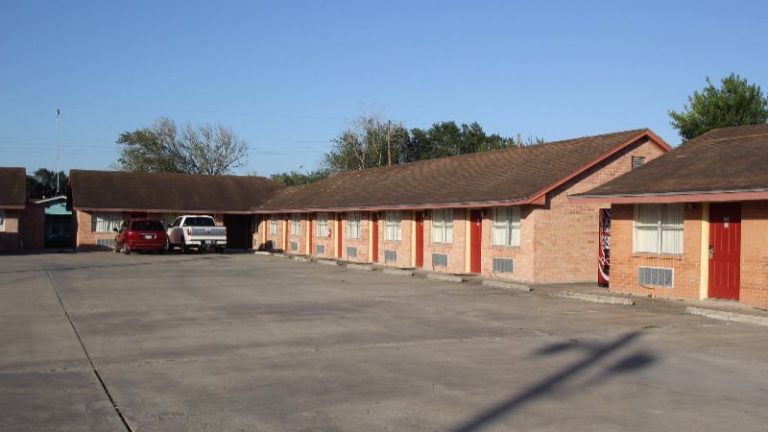 Lakeside Inn & Suites By Oyo Mathis I 37