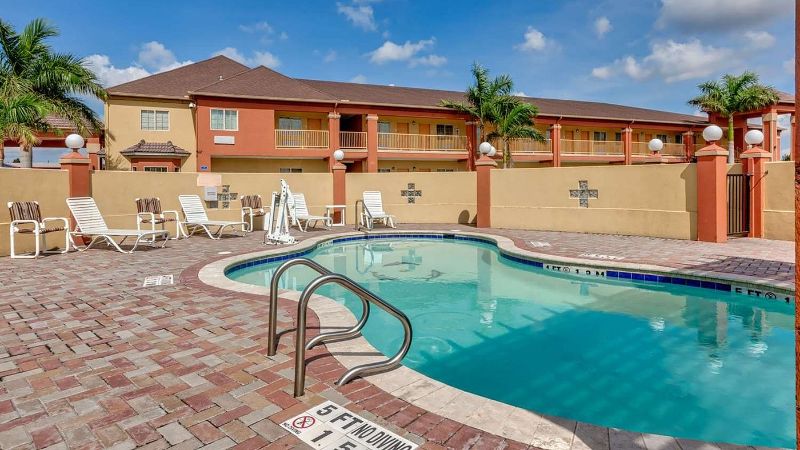 Quality Inn Brownsville, room with private jacuzzi, photo 6