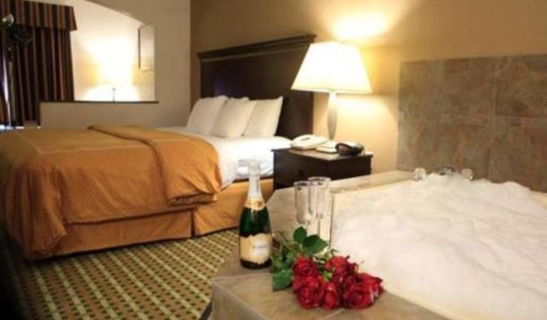Quality Suites Burleson – Ft. Worth