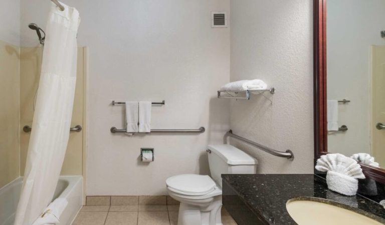 Quality Suites Burleson – Ft. Worth