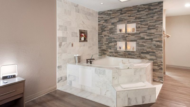 Red Roof Inn Dahlgren – Naval Base, room with private jacuzzi, photo 2