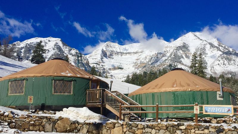 Sundance Mountain Resort, room with private jacuzzi, photo 6