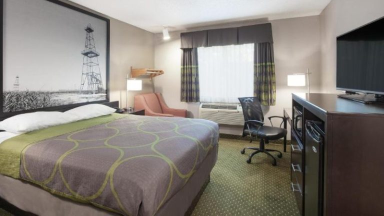 Super 8 by Wyndham Bedford DFW Airport West