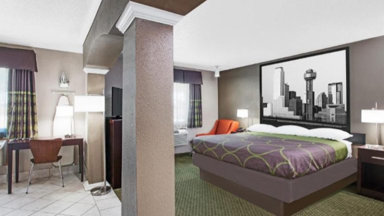 Super 8 by Wyndham Bedford DFW Airport West