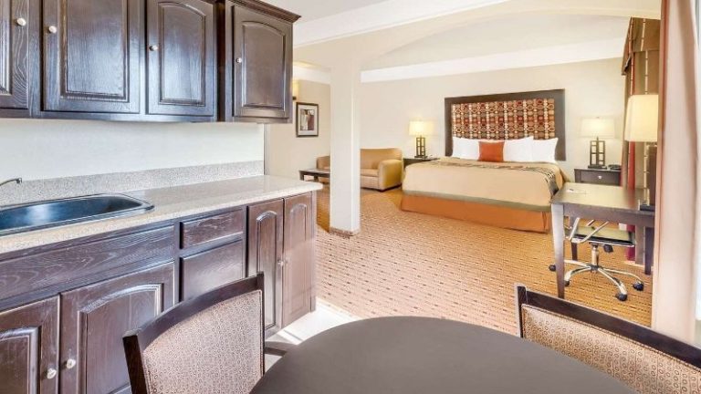 Super 8 by Wyndham Hidalgo/McAllen Area