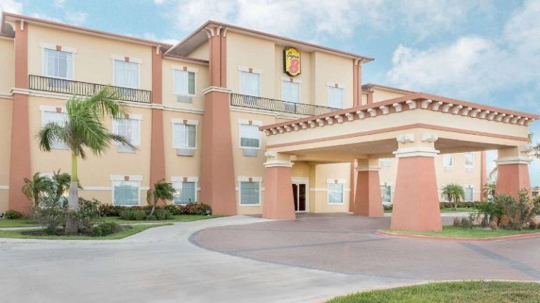 Super 8 by Wyndham Hidalgo/McAllen Area