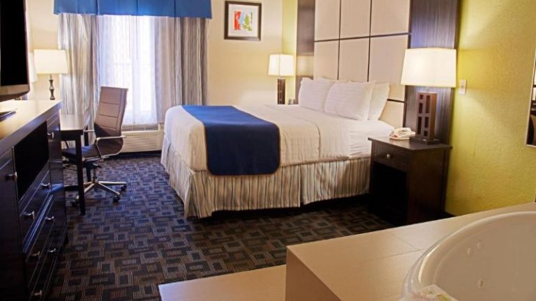 Super 8 by Wyndham Irving/DFW Apt/North