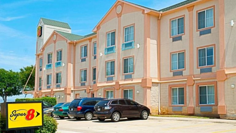 Super 8 by Wyndham Irving/DFW Apt/North