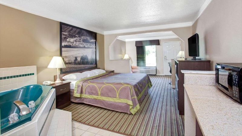 Super 8 by Wyndham Knoxville East