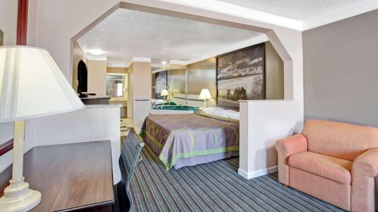 Super 8 by Wyndham Knoxville East