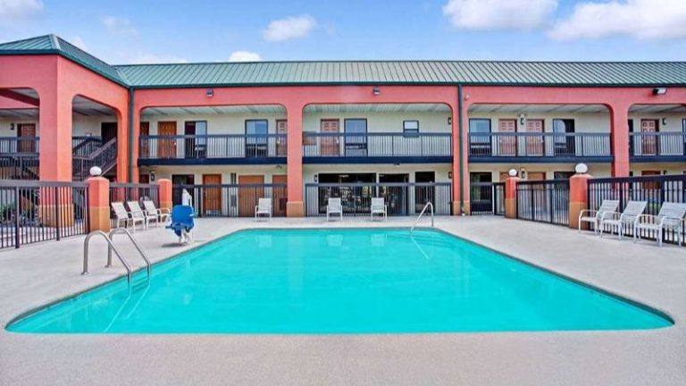 Super 8 by Wyndham Knoxville East