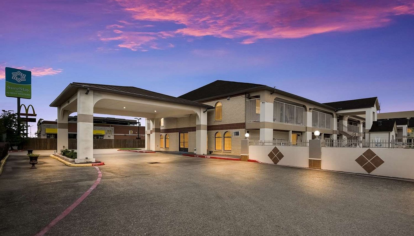 SureStay By Best Western Deer Park, room with private jacuzzi, photo 1