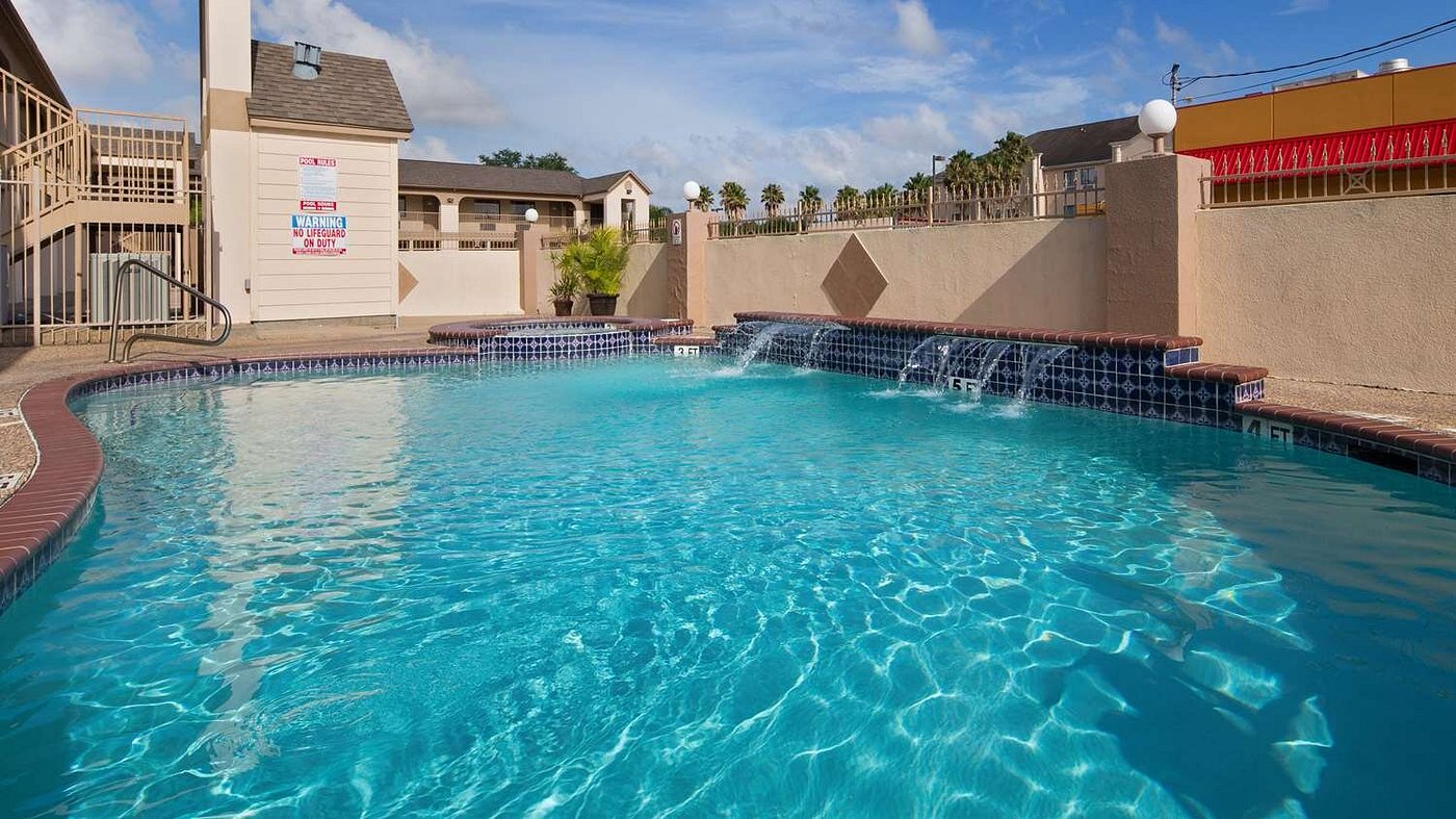 SureStay By Best Western Deer Park, room with private jacuzzi, photo 6