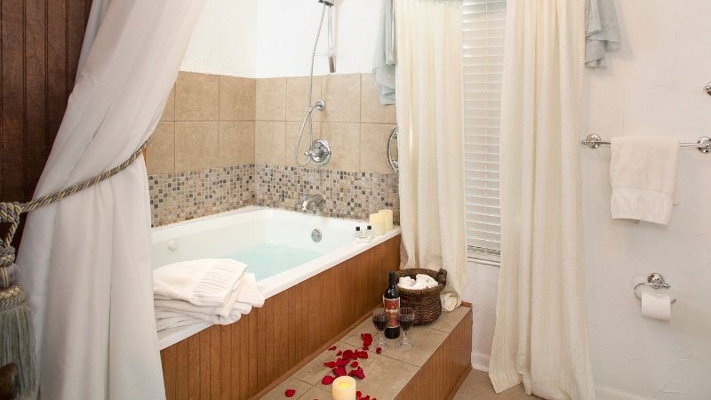 The Lakehouse Bed and Breakfast