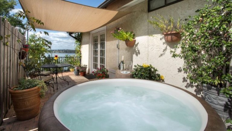 The Lakehouse Bed and Breakfast