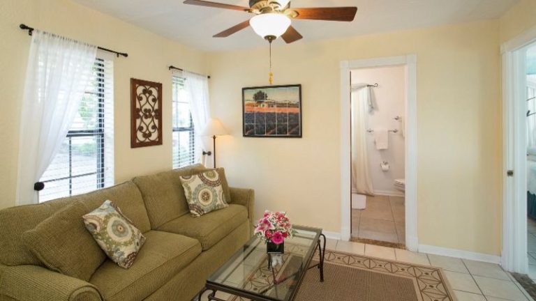 The Lakehouse Bed and Breakfast