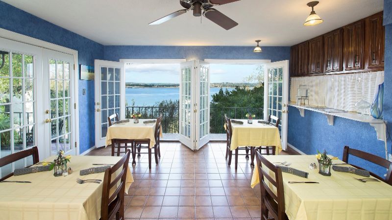 The Lakehouse Bed and Breakfast, room with private jacuzzi, photo 6