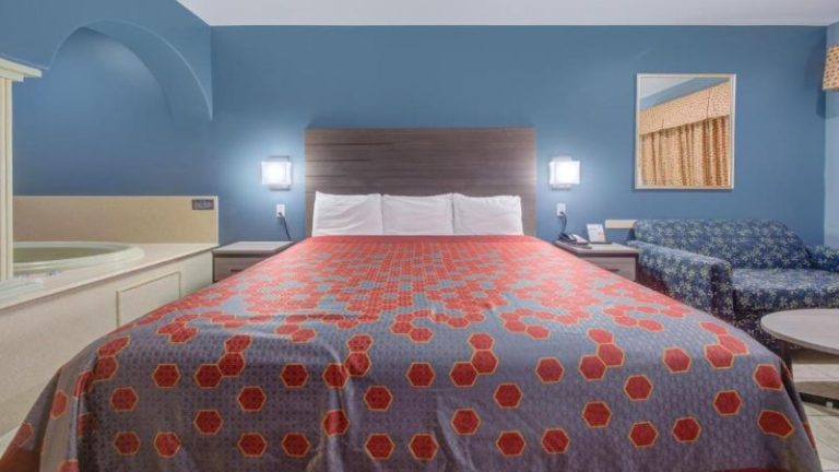 Weslaco Inn by Capital O Near Mercedes