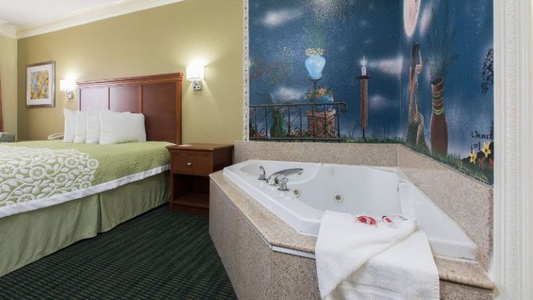 Days Inn & Suites by Wyndham Big Spring