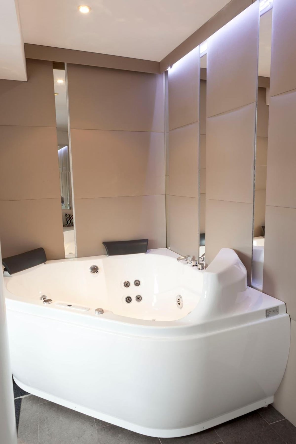 AB Design Suites, habitación con jacuzzi privado