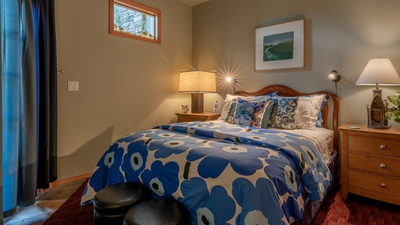 Agate Beach Chalet Newport Oregon, room with private jacuzzi, photo 3