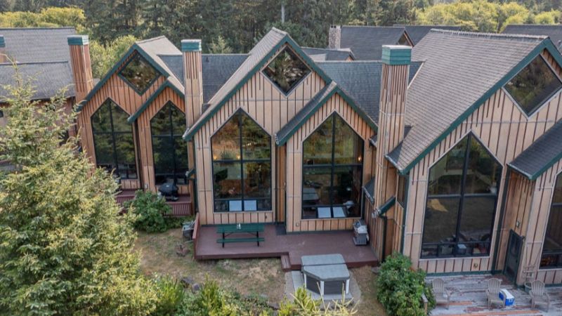 Agate Beach Chalet Newport Oregon, room with private jacuzzi, photo 6