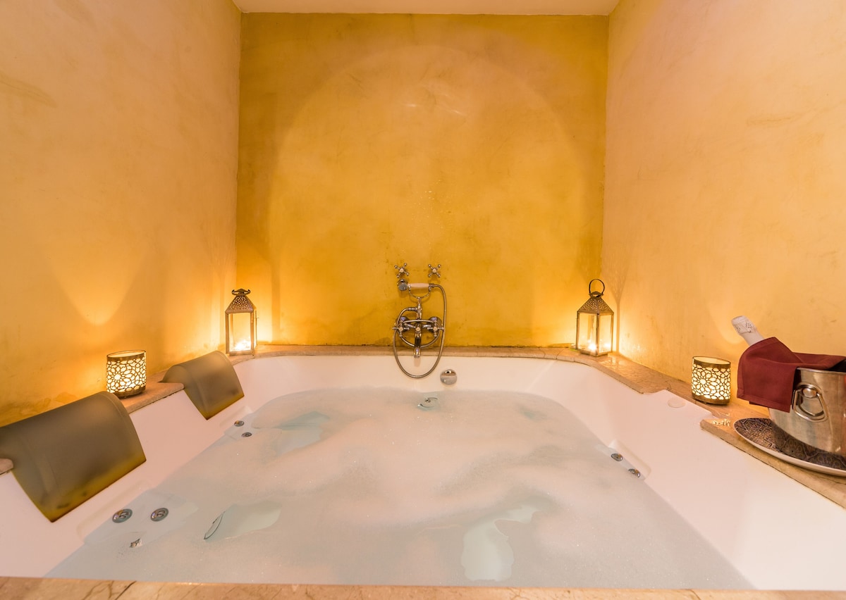 Alcoba del Rey de Sevilla Boutique Hotel, habitación con jacuzzi privado