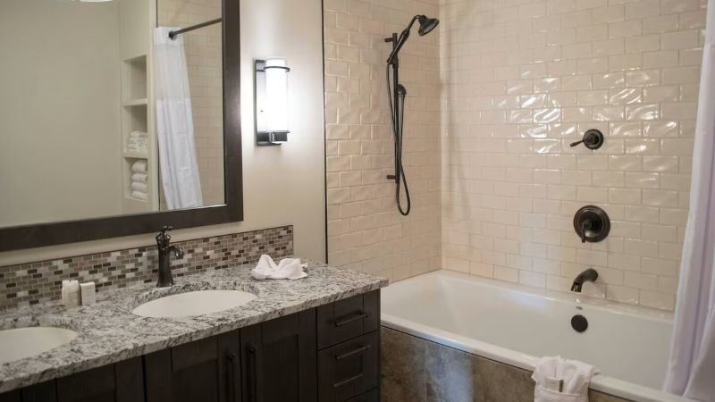 Amazing Penthouse with Private Hot Tub, room with private jacuzzi, photo 3