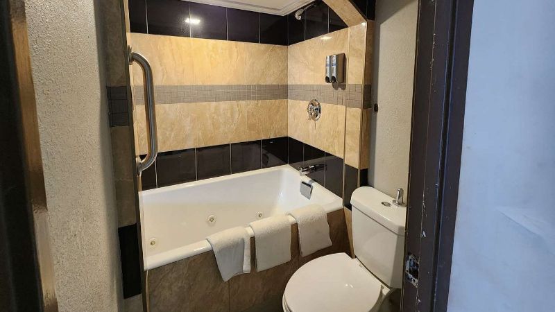 Americas Best Value Inn & Suites Little Rock at Scott Hamilton Dr, photo 4